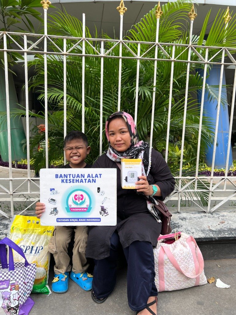 Penyaluran Bantuan Alat Kesehatan YAGINA